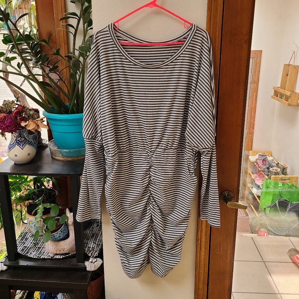 NWOT White/Grey Ribbed Plus Ruched Long Sleeve Dress